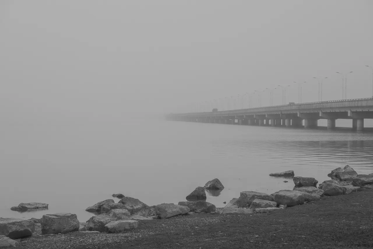 Den optimale madrashøjde og det rette sengestel til små soveværelser