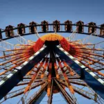 Journalist Hans Redder og kæreste: Et kig ind i privatlivet bag skærmen